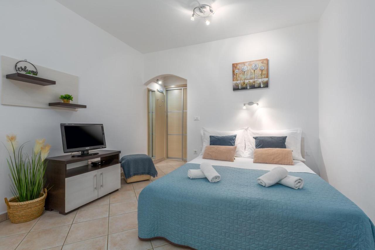 Studio Apartments Pinia-Marina Porec Exterior photo