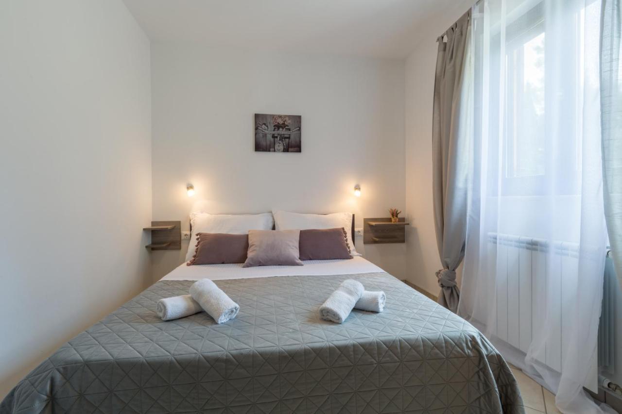 Studio Apartments Pinia-Marina Porec Exterior photo